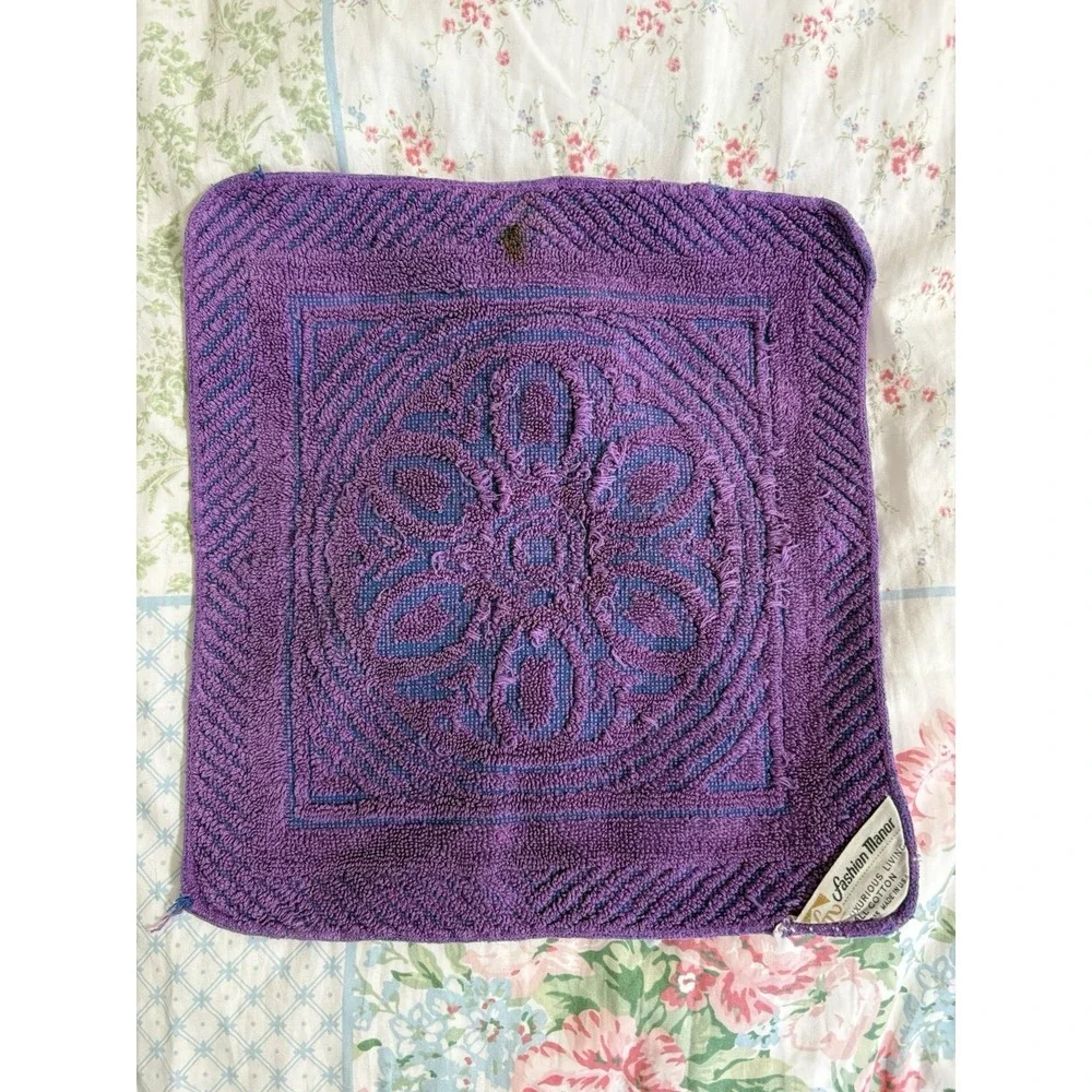Vintage Sculpted Fashion Manor Washcloth Purple Blue Daisy MCM Retro 70s